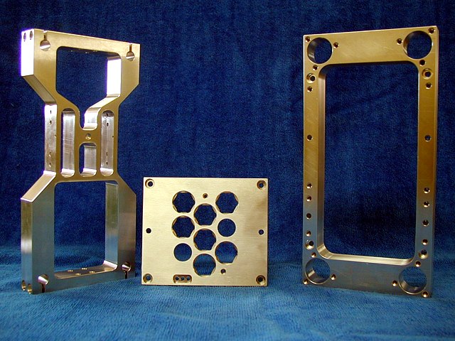 PLAQUE ET SUPPORT EN ALUMINIUM 4