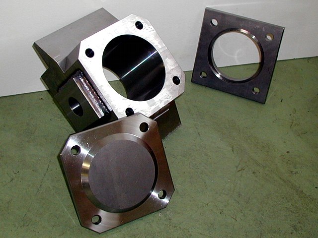 Palier pour essieux de wagon pour les chemins de fer à voie étroite en acier de construction